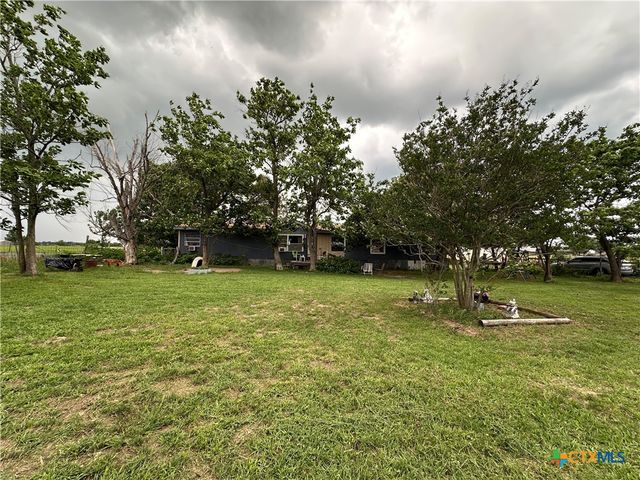 1115 County Road 405, Lexington, TX 78947