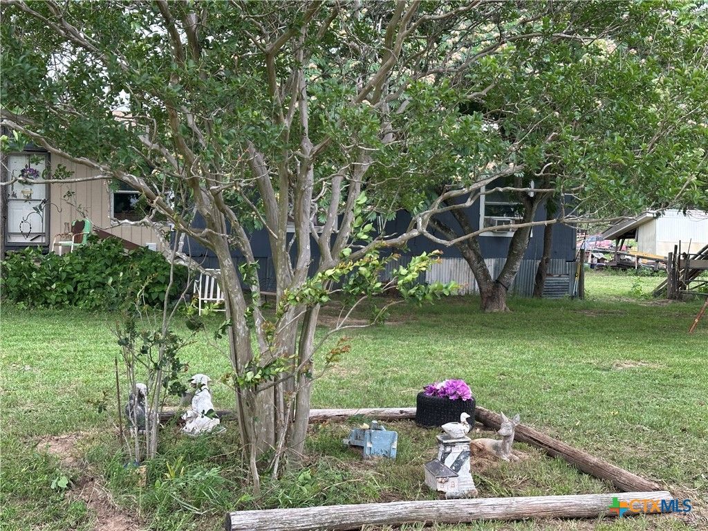 1115 County Road 405, Lexington, TX 78947