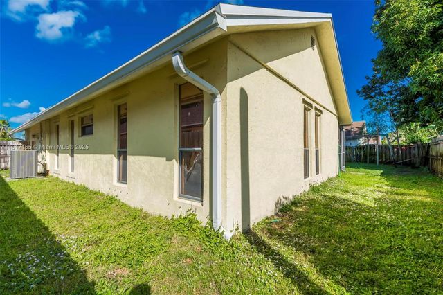 3800 NW 8th St, Delray Beach, FL 33445