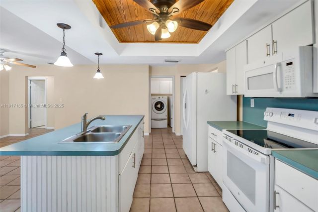 3800 NW 8th St, Delray Beach, FL 33445