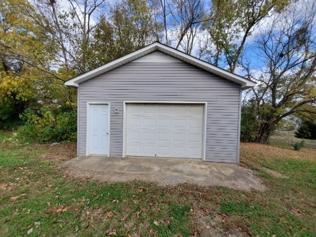 329 E 18th St, Columbia, TN 38401