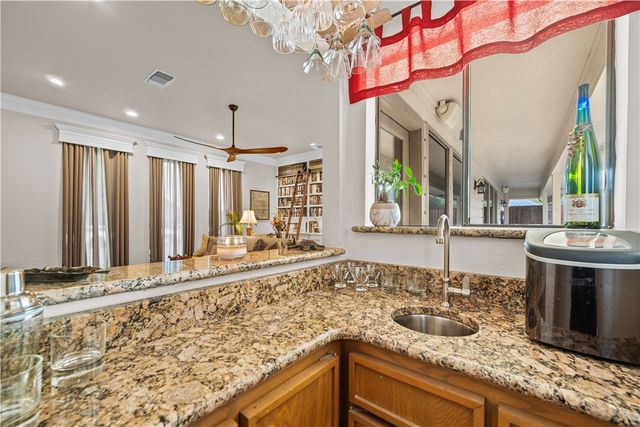 200 Doral Dr, Portland, TX 78374