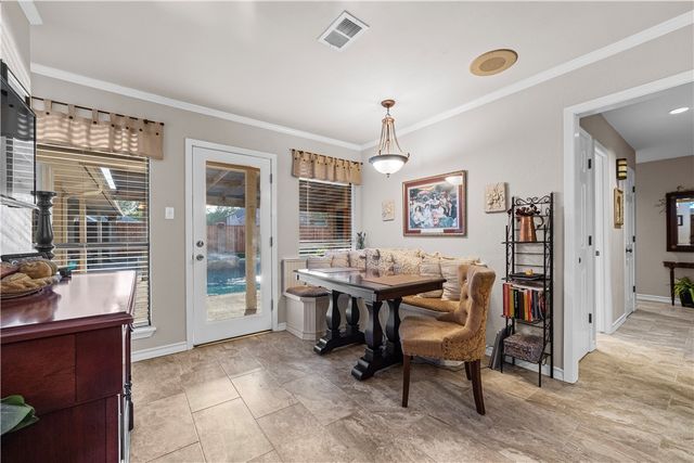 200 Doral Dr, Portland, TX 78374