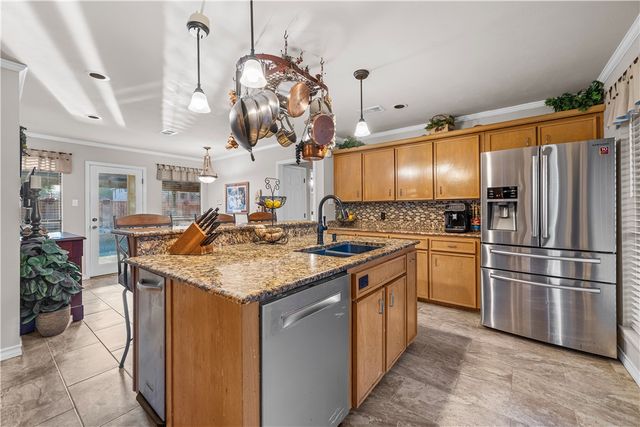 200 Doral Dr, Portland, TX 78374