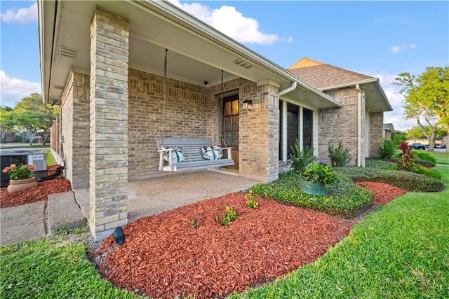 200 Doral Dr, Portland, TX 78374