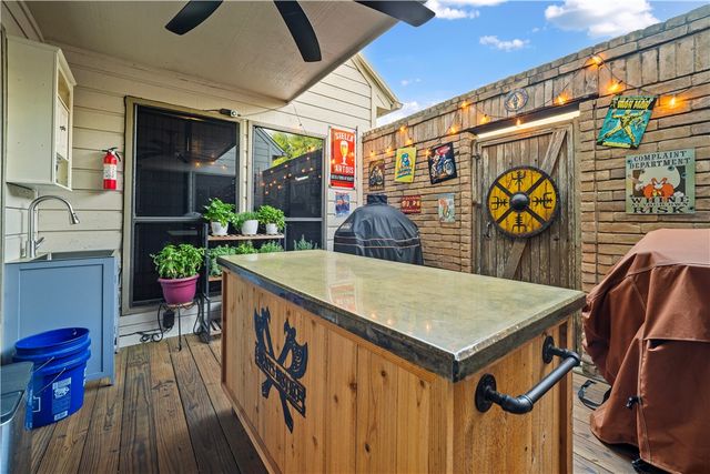 200 Doral Dr, Portland, TX 78374