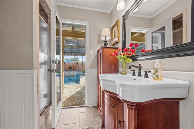 200 Doral Dr, Portland, TX 78374