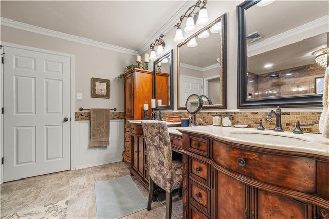 200 Doral Dr, Portland, TX 78374