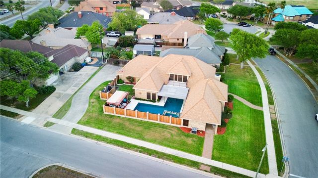 200 Doral Dr, Portland, TX 78374