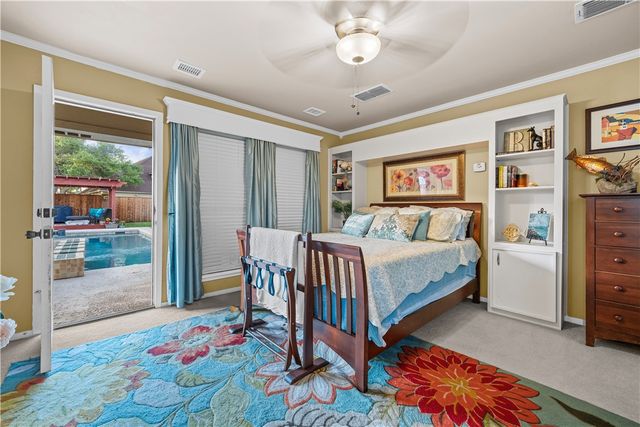 200 Doral Dr, Portland, TX 78374