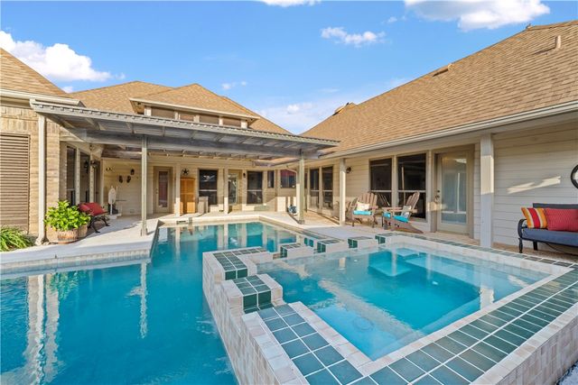 200 Doral Dr, Portland, TX 78374