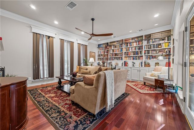 200 Doral Dr, Portland, TX 78374