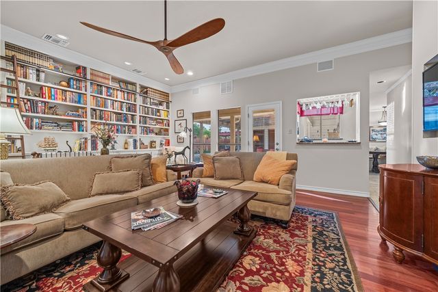 200 Doral Dr, Portland, TX 78374