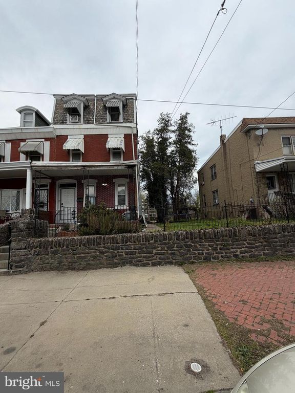 2124 W 3RD ST, Chester, PA 19013