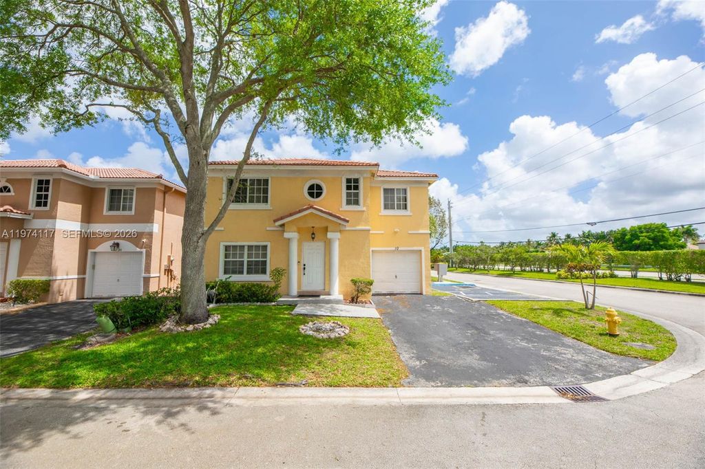 10 NW 110th Avenue, Plantation, FL 33324