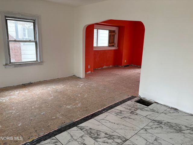 1019 Woodstock Avenue, Toledo, OH 43607