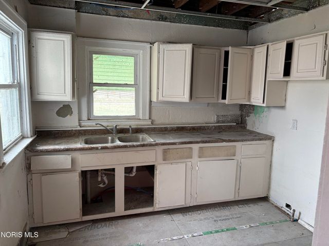 1019 Woodstock Avenue, Toledo, OH 43607