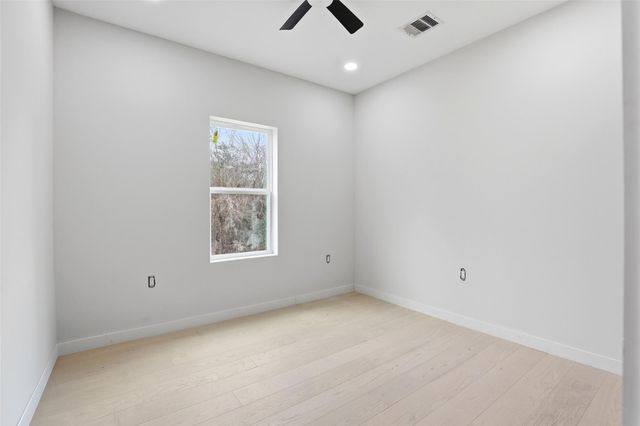 112 Chihuahua DR, Del Valle, TX 78617