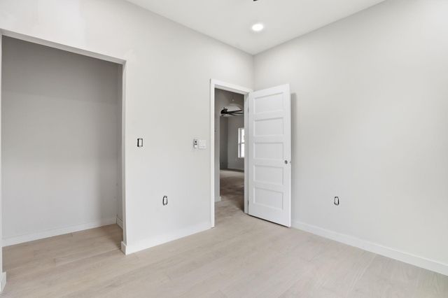 112 Chihuahua DR, Del Valle, TX 78617