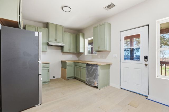 112 Chihuahua DR, Del Valle, TX 78617