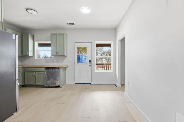 112 Chihuahua DR, Del Valle, TX 78617