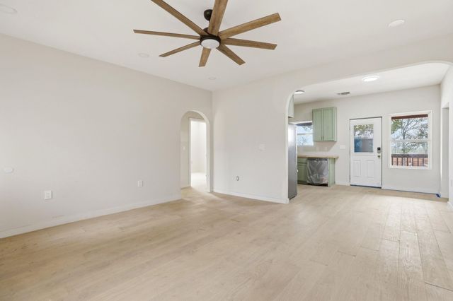 112 Chihuahua DR, Del Valle, TX 78617