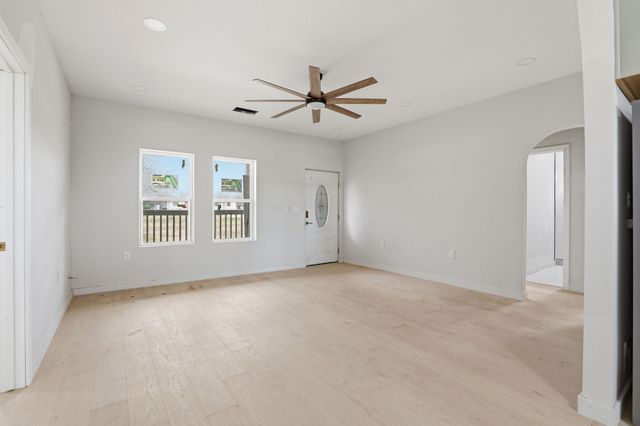 112 Chihuahua DR, Del Valle, TX 78617