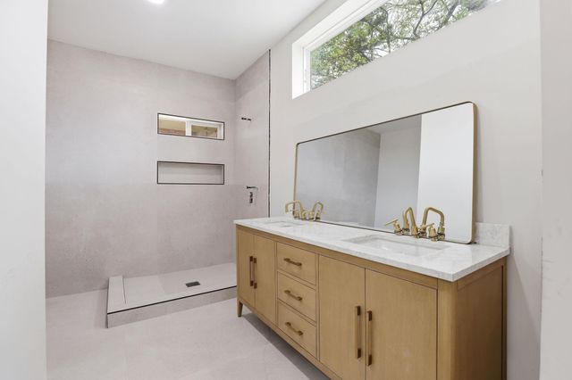 112 Chihuahua DR, Del Valle, TX 78617