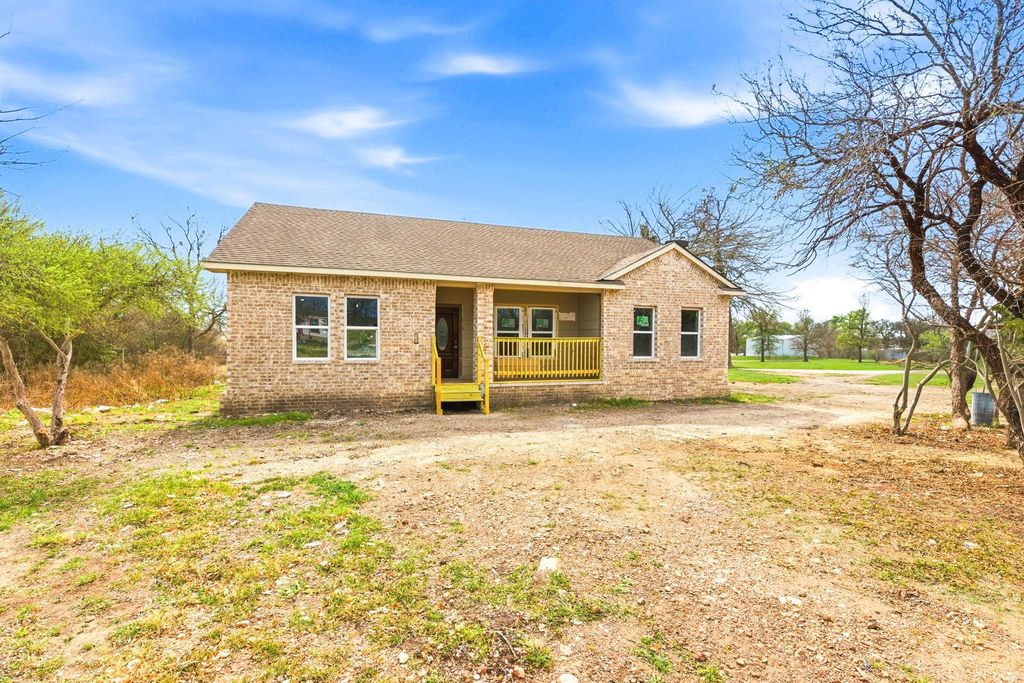 112 Chihuahua DR, Del Valle, TX 78617