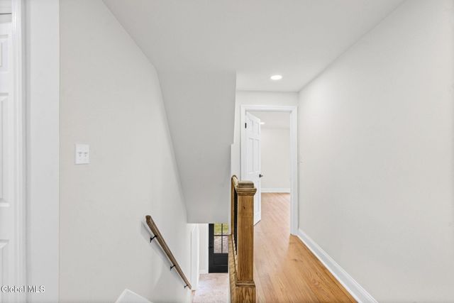 1413 Via Del Mar, Niskayuna, NY 12309