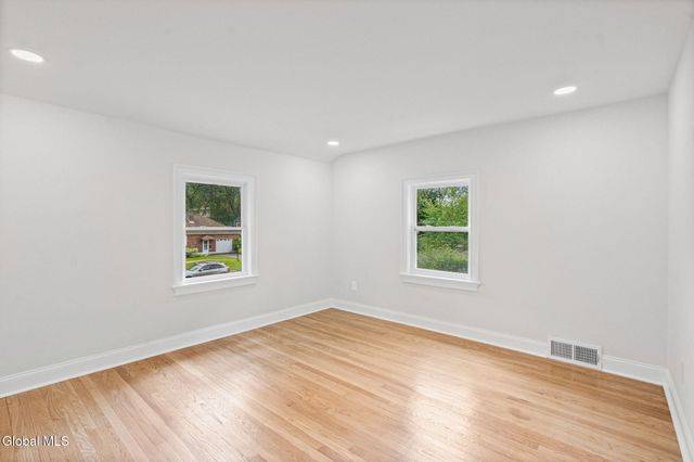 1413 Via Del Mar, Niskayuna, NY 12309
