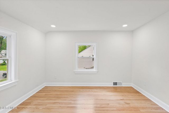 1413 Via Del Mar, Niskayuna, NY 12309