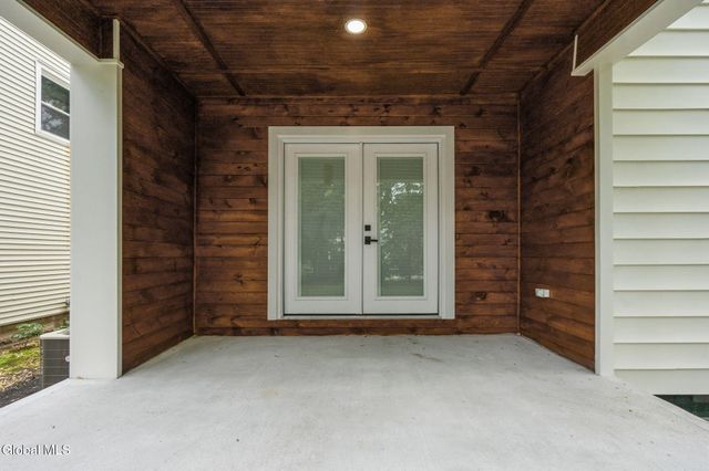 1413 Via Del Mar, Niskayuna, NY 12309
