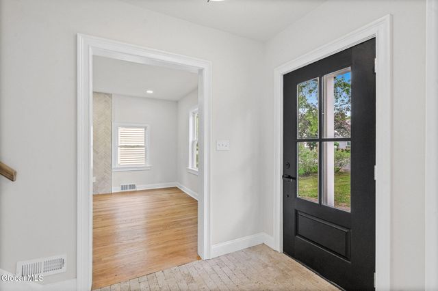 1413 Via Del Mar, Niskayuna, NY 12309