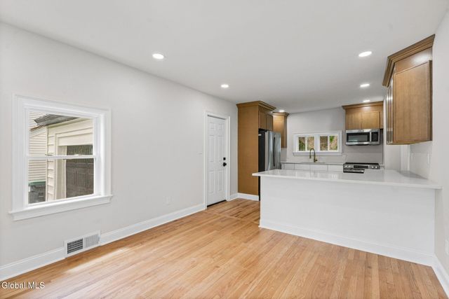 1413 Via Del Mar, Niskayuna, NY 12309