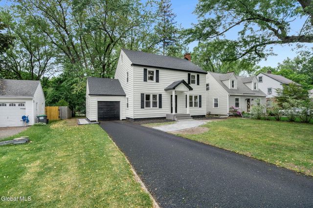 1413 Via Del Mar, Niskayuna, NY 12309