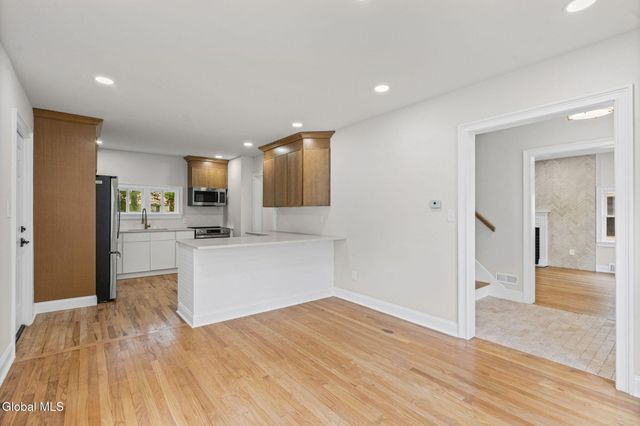 1413 Via Del Mar, Niskayuna, NY 12309