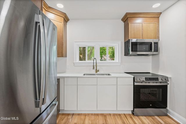 1413 Via Del Mar, Niskayuna, NY 12309