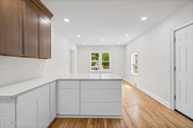 1413 Via Del Mar, Niskayuna, NY 12309