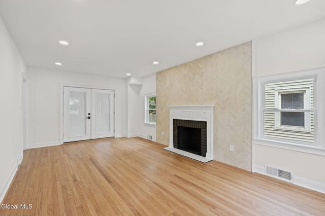 1413 Via Del Mar, Niskayuna, NY 12309