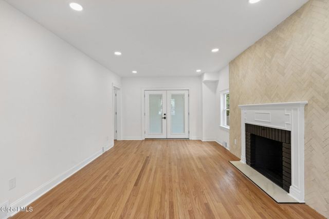 1413 Via Del Mar, Niskayuna, NY 12309