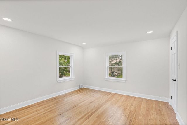 1413 Via Del Mar, Niskayuna, NY 12309