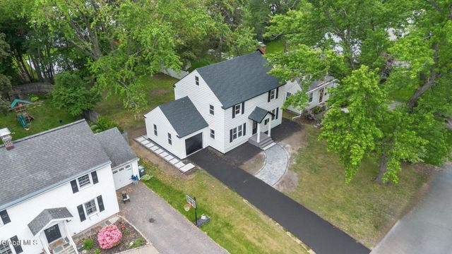 1413 Via Del Mar, Niskayuna, NY 12309