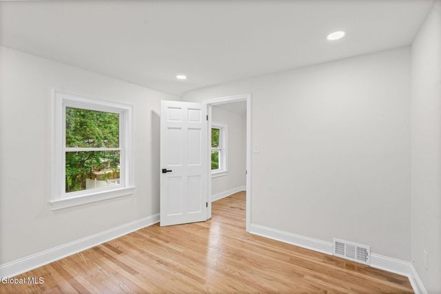 1413 Via Del Mar, Niskayuna, NY 12309