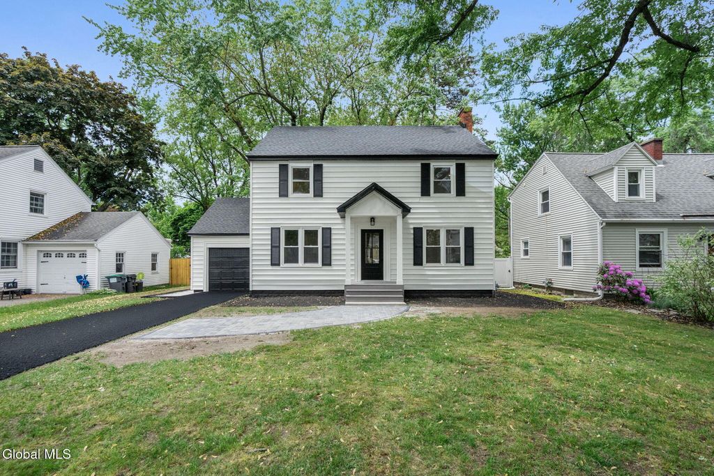 1413 Via Del Mar, Niskayuna, NY 12309