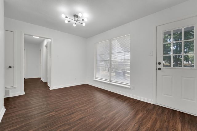 510 Pleasant Valley Road, Garland, TX 75040