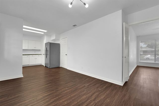 510 Pleasant Valley Road, Garland, TX 75040