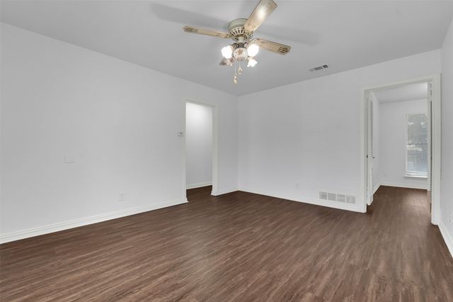 510 Pleasant Valley Road, Garland, TX 75040