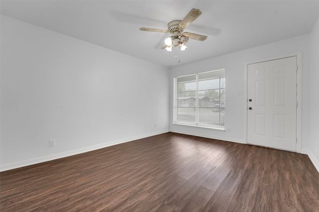 510 Pleasant Valley Road, Garland, TX 75040