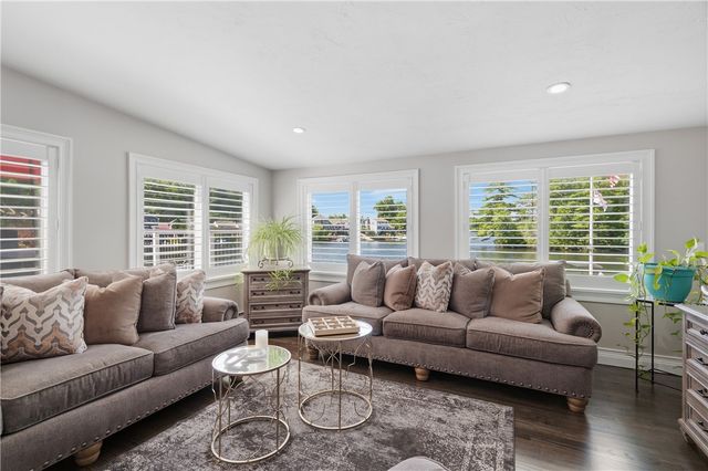 16 Countryside Drive, Johnston, RI 02919